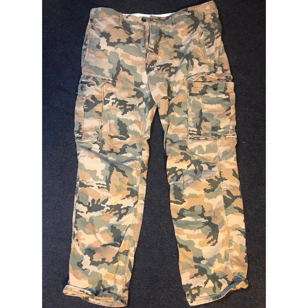 Levi's camo pants